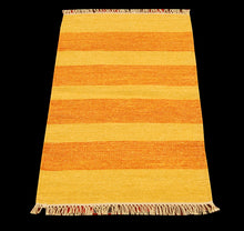 Carica l'immagine nel visualizzatore di Gallery, Kilim indiano autentico moderno e originale, 90x60 cm
