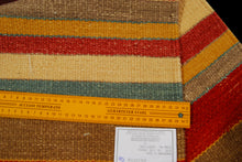 Carica l'immagine nel visualizzatore di Gallery, Kilim indiano autentico moderno e originale, 90x60 cm
