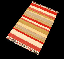 Lade das Bild in den Galerie-Viewer, Kilim indiano autentico moderno e originale, 90x60 cm
