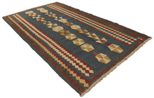 Carica l'immagine nel visualizzatore di Gallery, Kilim in lana autentico e originale, fatto a mano, 250x141 cm
