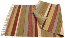 Carica l'immagine nel visualizzatore di Gallery, 140x70 cm Kilim indiano autentico e originale, fatto a mano,
