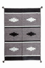 Lade das Bild in den Galerie-Viewer, Galleria Farah1970 - 200x140 CM Kilim Autentico, Originale e Fatto a Mano Ideale Per la Sala , Salotto , Ufficio , Seconda casa e la cucina (Lavabile In Lavatrice)
