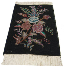 Carica l&#39;immagine nel visualizzatore di Gallery, Tappeto Autentico Originale Annodato a Mano 38X28 CM 
