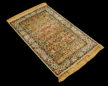 Load image into Gallery viewer, Galleria Farah1970 - 230x160 CM TAPPETO Autentico, Originale e Fatto a Macchi
