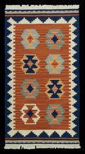 Carica l&#39;immagine nel visualizzatore di Gallery, Originale kilim fatto a mano 122x61CM 
