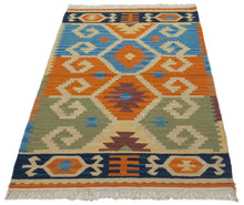 Lade das Bild in den Galerie-Viewer, 122x61 CM Kilim original, authentisch handgemacht #Galleria Farah1970
