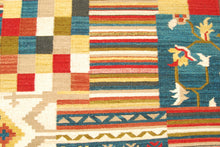 Lade das Bild in den Galerie-Viewer, Original Authentic Hand Made Carpet 200x140 CM
