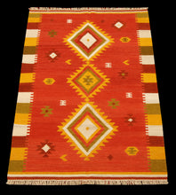 Carica l&#39;immagine nel visualizzatore di Gallery, New Design Original Authentic Hand Made Kilim India 240x170 CM
