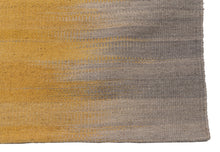 Carica l&#39;immagine nel visualizzatore di Gallery, New Design Original Authentic Hand Made Kilim India 200X140 cm
