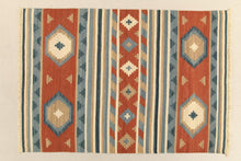 Carica l&#39;immagine nel visualizzatore di Gallery, TEPPICH KILIM NEW WOOL ORIGINAL HAND MADE 90x60 CM
