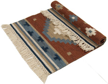 Carica l&#39;immagine nel visualizzatore di Gallery, TEPPICH KILIM NEW WOOL ORIGINAL HAND MADE 90x60 CM
