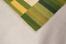 Carica l&#39;immagine nel visualizzatore di Gallery, Kiliem Tapis india originale CM 300x200 - Verde
