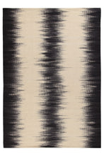 Carica l&#39;immagine nel visualizzatore di Gallery, Galleria farah 1970 - Kilim Carpets by Jalal Tappeto Kilim Ikat Denim Nero/Beige 100 X 160 cm
