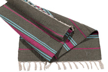 Carica l&#39;immagine nel visualizzatore di Gallery, Machine washable 30° Kilim Original Authentic Hand Made 110x50 CM
