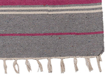 Lade das Bild in den Galerie-Viewer, (Machine washable 30°) Kilim Original Authentic Hand Made 140x57 CM
