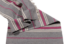 Lade das Bild in den Galerie-Viewer, (Machine washable 30°) Kilim Original Authentic Hand Made 140x57 CM
