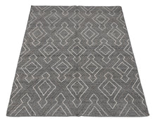 Carica l'immagine nel visualizzatore di Gallery, New Design Original Authentic Hand Made Kilim India 200x140 CM
