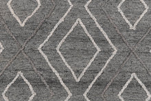 Carica l'immagine nel visualizzatore di Gallery, New Design Original Authentic Hand Made Kilim India 200x140 CM

