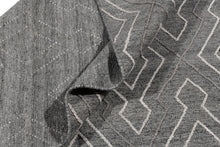 Carica l'immagine nel visualizzatore di Gallery, New Design Original Authentic Hand Made Kilim India 200x140 CM
