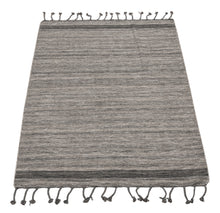 Carica l'immagine nel visualizzatore di Gallery, New Design Original Authentic Hand Made Kilim India 200x140 CM
