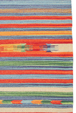 Carica l'immagine nel visualizzatore di Gallery, Kilim Original, authentisch handmade Cotton 140x70 CM (galleriafarah1970)
