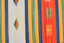 Carica l'immagine nel visualizzatore di Gallery, Kilim Original, authentisch handmade Cotton 140x70 CM (Galleriafarah1970)
