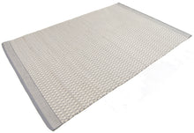 Load image into Gallery viewer, Galleria Farah1970 - 200x140 CM Kilim Autentico, Originale e Fatto a Mano Ideale Per la Sala , Salotto , Ufficio , Seconda casa e la cucina (Lavabile In Lavatrice)
