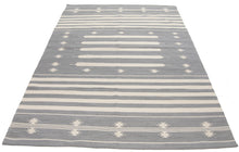 Load image into Gallery viewer, Galleria Farah1970 - 200x140 CM Kilim Autentico, Originale e Fatto a Mano Ideale Per la Sala , Salotto , Ufficio , Seconda casa e la cucina (Lavabile In Lavatrice)
