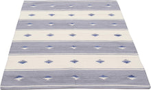 Carica l&#39;immagine nel visualizzatore di Gallery, Elegant Original Authentic Hand Made Carpet 200x140 CM
