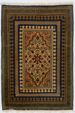 Carica l&#39;immagine nel visualizzatore di Gallery, Tappeto Autentico Originale Annodato a Mano Con Certificato 98X64 CM
