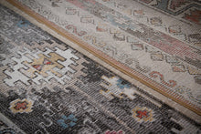 Lade das Bild in den Galerie-Viewer, Tappeto / Carpet Maggio b argento, 60x120 cm (Galleriafarah1970)
