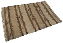 Carica l'immagine nel visualizzatore di Gallery, Kelem Hand knotted carpet 100x75 CM
