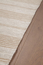 Carica l'immagine nel visualizzatore di Gallery, BAY STRIPE BEIGE 50X80 CM (Galleriafarah1970)
