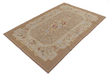 Carica l&#39;immagine nel visualizzatore di Gallery, Carpets Needl point classic floreal francia design 183x122 cm
