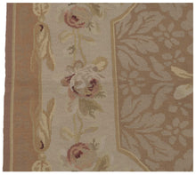 Lade das Bild in den Galerie-Viewer, Carpets Needl point classic floreal francia design 183x122 cm
