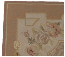 Lade das Bild in den Galerie-Viewer, Carpets Needl point classic floreal francia design 183x122 cm
