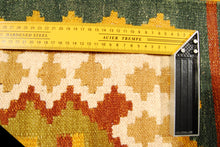 Lade das Bild in den Galerie-Viewer, Original Authentic Hand Made Carpet 200x140 CM
