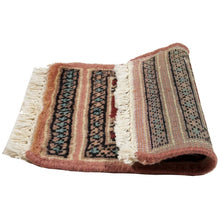 Load image into Gallery viewer, 30x30 CM Piccolo Tappetino Quadrato Autentico Originale Annodato a Mano , Ideale per sotto vasi e sotto oggetti

