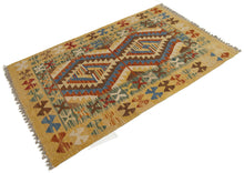 Lade das Bild in den Galerie-Viewer, 127x77 CM Autentik Kilim Kelem Original Hand Made Classic STYL
