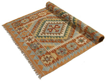 Carica l&#39;immagine nel visualizzatore di Gallery, 121x83 CM Autentik Kilim Kelem Original Hand Made Classic STYL
