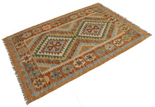 Carica l'immagine nel visualizzatore di Gallery, 121x83 CM Autentik Kilim Kelem Original Hand Made Classic STYL
