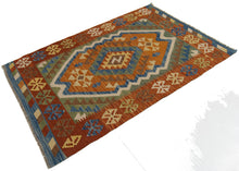 Carica l'immagine nel visualizzatore di Gallery, 120x80 CM Autentik Kilim Kelem Original Hand Made Classic STYL
