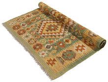 Lade das Bild in den Galerie-Viewer, 125x91 CM Autentik Kilim Kelem Original Hand Made Classic STYL
