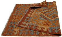 Load image into Gallery viewer, 131x84 CM Kilim Autentico Originale Fatto a Mano Facile da Pulire Stile Tribali
