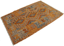 Carica l'immagine nel visualizzatore di Gallery, 123x86 CM Kilim Autentico Originale Fatto a Mano Facile da Pulire Stile Rustico
