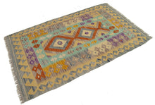 Lade das Bild in den Galerie-Viewer, 130x83 CM Kilim Autentico Originale Fatto a Mano Facile da Pulire Stile Rustico
