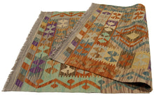 Load image into Gallery viewer, 135x82 CM Kilim Autentico Originale Fatto a Mano Facile da Pulire Stile Rustico
