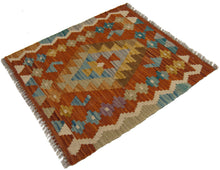Carica l'immagine nel visualizzatore di Gallery, 60x55  CM Autentio kilim originale fatto a mano Stile classico - Facile da pulire
