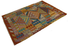 Carica l'immagine nel visualizzatore di Gallery, 145x100 CM Autentio kilim originale fatto a mano Stile classico Facile da pulire
