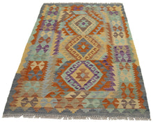 Carica l'immagine nel visualizzatore di Gallery, 133x86 CM Autentio kilim originale fatto a mano Stile classico Facile da pulire
